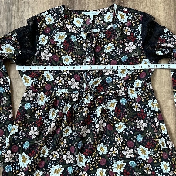BCBGeneration Floral Lace Shoulder top Sz S - Picture 9 of 11